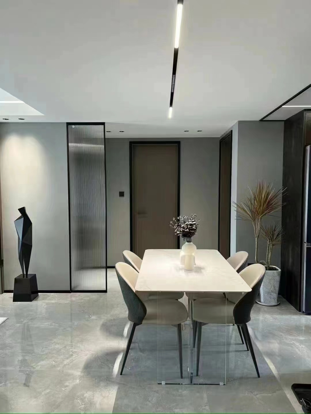 黑白灰 卢卡美郡